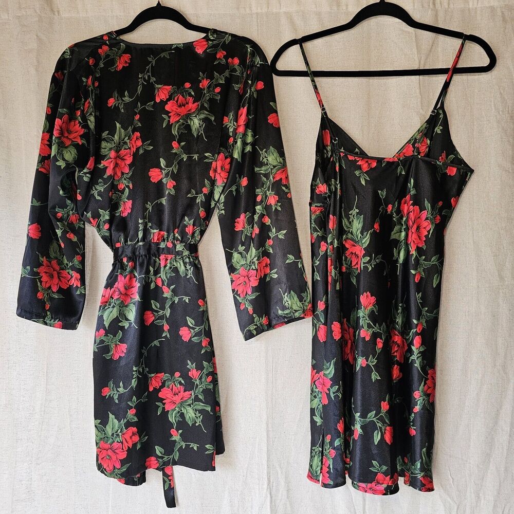 Morgan Taylor Intimates Women's M Peignor Set Black With Roses Robe & Nightie - Picture 6 of 10